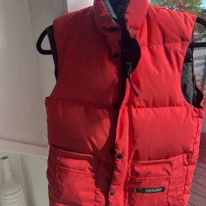 Canada goose väst  - Canada goose väst, superbra skick 