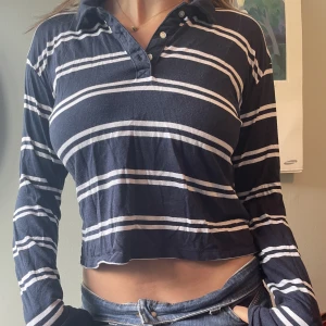 Randig tröja  - Randning tröja med krage från hollister i gott skick⭐️