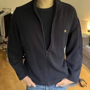 Skit fet full-zip burberry tröja perfekt för höst och vinter ❄️🍁🏇