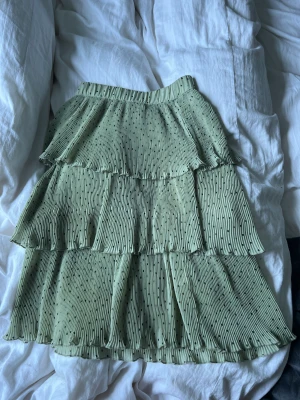 volangkjol  - volangkjol från monki