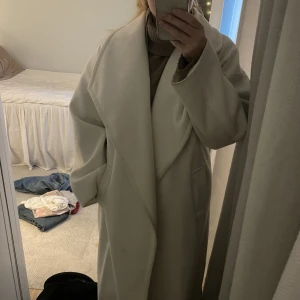 Vit kappa - Vit kappa från asos 🤍