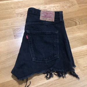 Levis jeansshorts  - Levis jeansshorts storlek W 32, L 32 