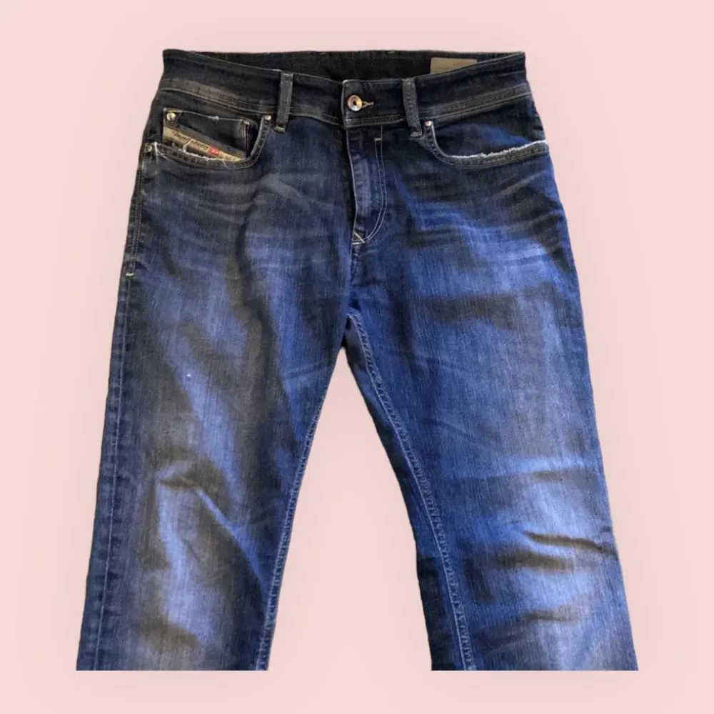 Diesel jeans! Välanvända och inga defekter! Storlek 16Y. KÖPAREN STÅR FÖR FRAKTEN! Kontakta innan köp eller vid flera frågor!!:). Jeans & Byxor.