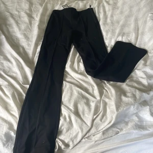 Svarta kostymbyxor  - Svarta kostymbyxor från new yorker Prislappen kvar och finns inga tecken på användning 💞