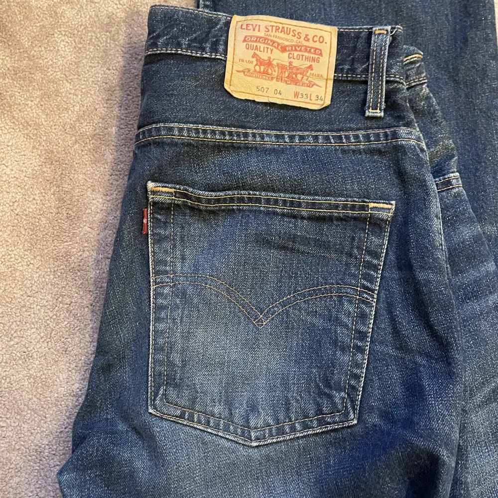 Vintage levis 501 storlek w 33 l 34!! Jättesnygga köpta vintage i Paris knappt använda!💞. Jeans & Byxor.