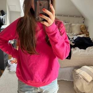Rosa sweatshirt, superhärlig färg o nästan oandvänd💕