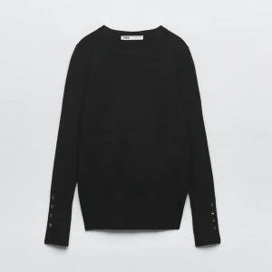 Zara tröja - Fin långärmad tröja med guld knappar från zara som bara används 2-3 ggr ☺️💓 Köpt för 250kr 