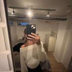 Jättefin Tröja - Fin tröja från Hm. Säljer endast denna då den inte kommer till användning längre tyvärr.  Nypris: 299kr Mitt pris: 150kr