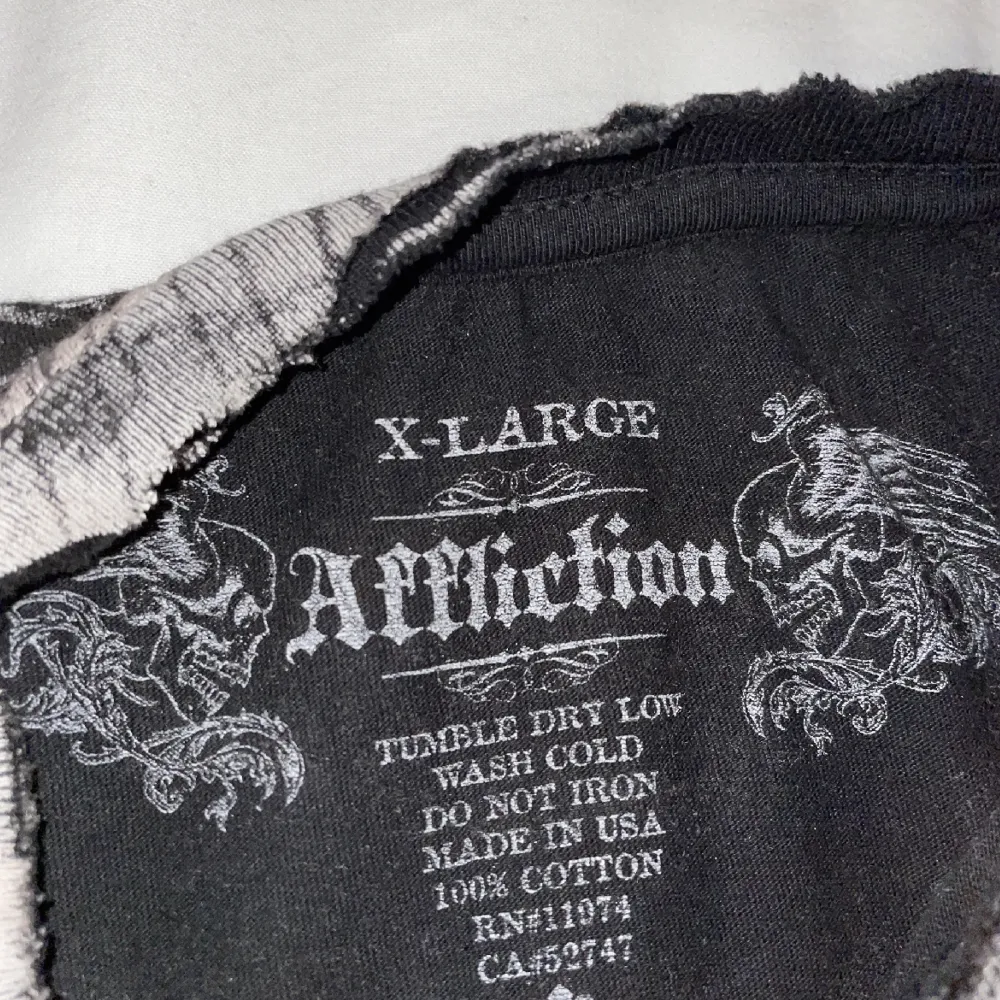 Fet Affliction tröja, strlk XL. T-shirts.