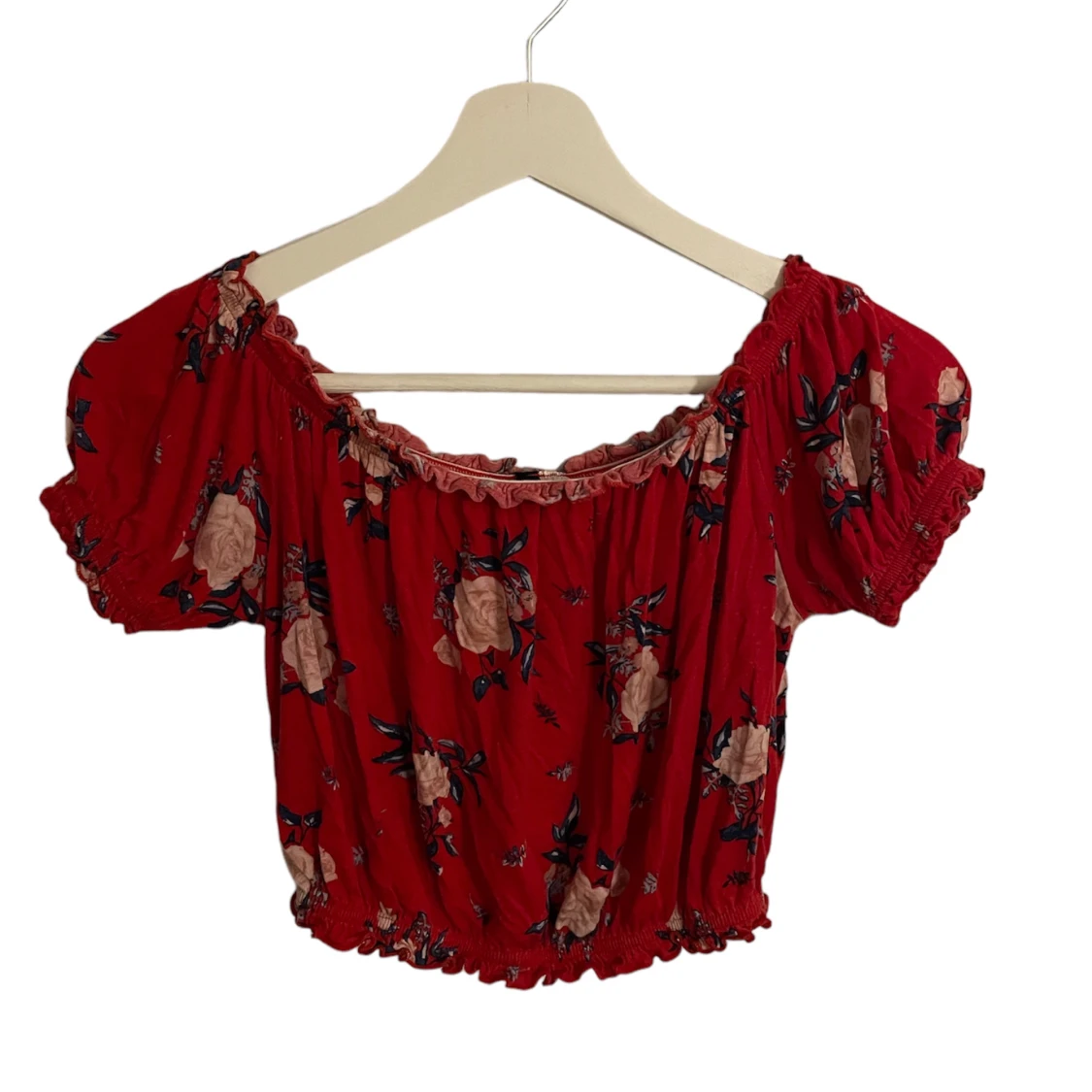 Röd/blommig topp