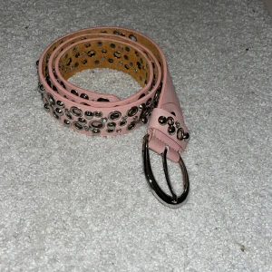 Skärp - Y2k skärp i så bra skick! 109 cm hela skärpet 