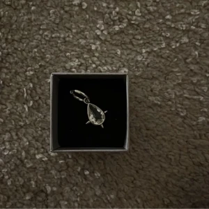 Maria Nilsdotter Örhänge  - Lägger ut igen! Fint Maria smycke köpt på plick💕💕