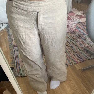 Linnebyxor  - Linnebyxor köpta på myrorna 🫶🏼 Säljer för 50kr
