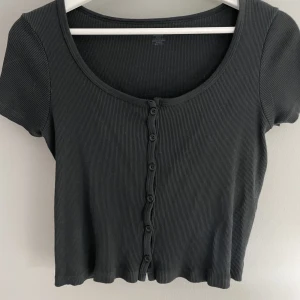 Tre Brandy toppar - Grå, randig grå/blå och ljusblå Brandytoppar. En för 75:- plus frakt eller alla för 200:-. Nästan aldrig använda. 