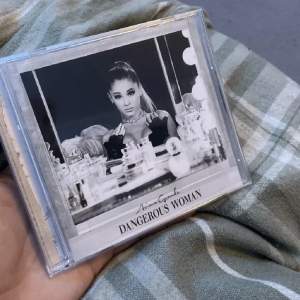 Ariana grande dangerous woman cd (Japan cover version) har bonus låten ”FOCUS” och en dvd , öpnnad men inte använd 💕