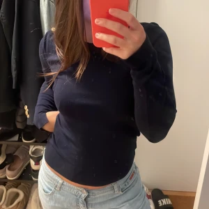 Marinblå tunn stickad ❤️ - Köpt i Spanien för 300 kr säljer för 200❤️❤️