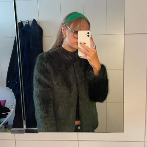 Grön päls  - Grön fusk päls i bra skick!!! 