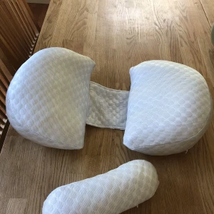Gravidkudde - Oanvänd gravidkudde. Råkade beställa två stycken.