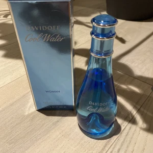 Cool water parfym - Cool Water parfym från Davidoff som luktar superfräscht och gott! Helt ny och oanvänd. 