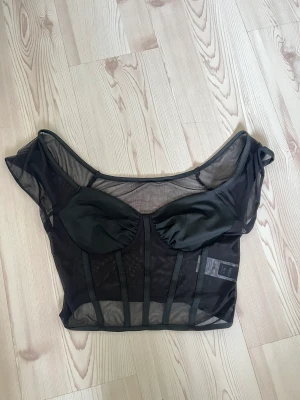 topp från shein - Aldrig använd!  Köpare står för fraktkostnad🤍