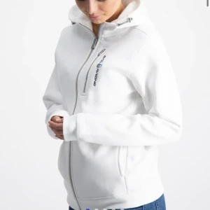 Sail racing kofta - Sail racing kofta.Dock har drag kedjan på fickan trillat av men det är inget man lägger märke på.Skriv för egna bilder eller mer info.Köpte på plick