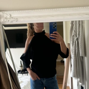 Festtopp - Skitcool topp med lite polo och halvöppna ärmar🫶