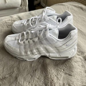 Nike skor - Helt nya skor använda en gång stl 38,5 , 200kr som 