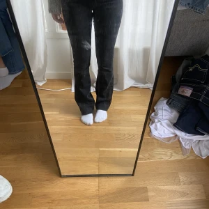 Jeans - Svart/grå jeans🫶