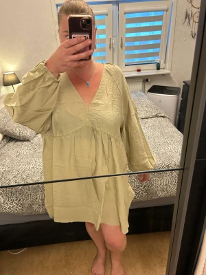 Kort klänning med arm ny XXL - Ny med prislapp, storlek XXL