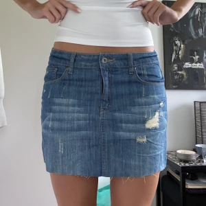 Låg midja kjol - Låg midja kjol från lager 157.  Storlek M men passar bra för S💕💕