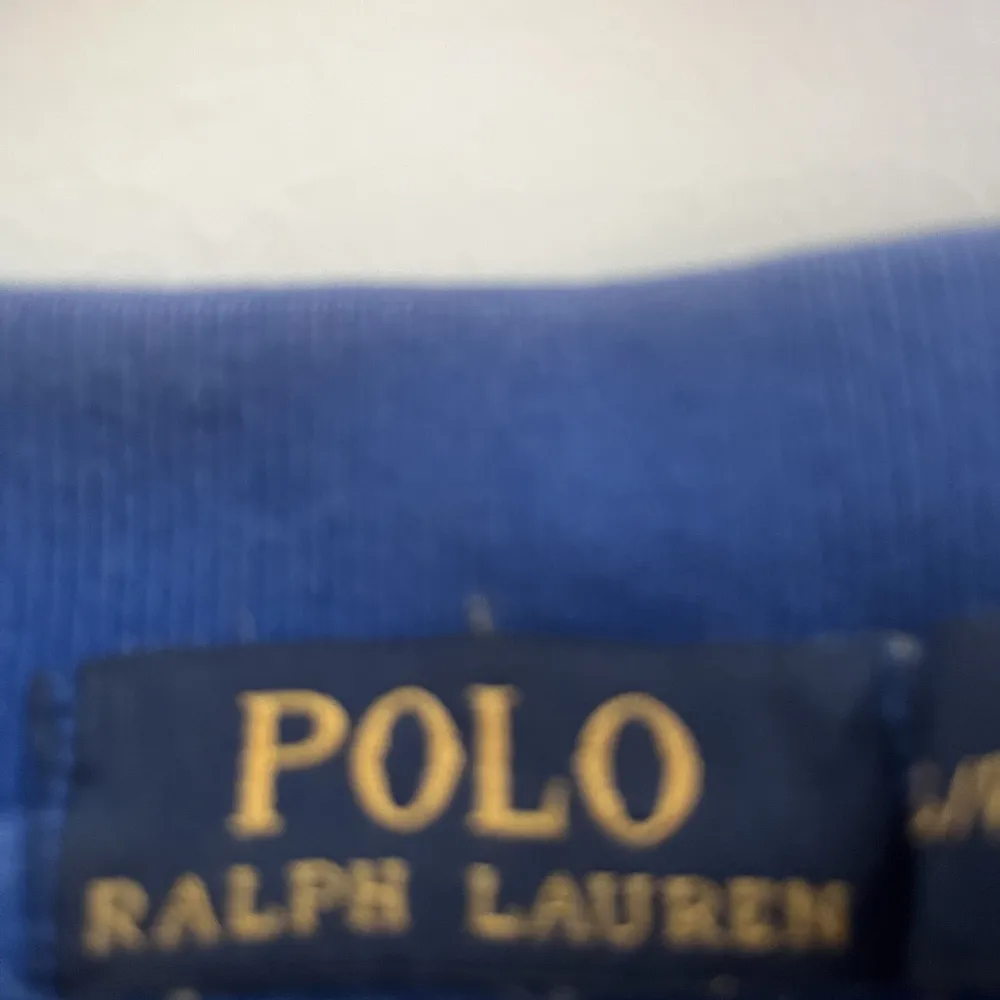 Fin Ralph Lauren piké som är sparsamt använd. Skriv vid intresse. T-shirts.