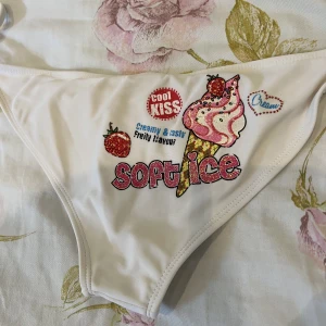 Bikiniunderdel  - Säljer världens gulligaste bikiniunderdel med glittrigt tryck 😍❤️‍🔥❤️‍🔥