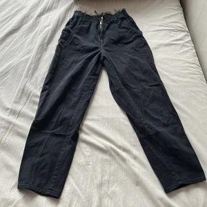 Svarta jeans - Bra skick, köpte dem 2 år sedan