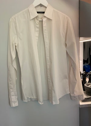 Tiger of Sweden skjorta - Riktigt snygg skjorta från Tiger of Sweden. Skjortan är knappt använd och gjord i bomullstyg. 