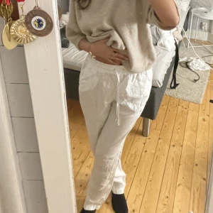 Linnebyxor  - Säljer mina mid Waits linnebyxor från h&m då jag har köpt ett par nya☺️ använda endast 3 gånger så är i jättebra skick!! Pris går att diskutera☺️postar alltid samma dag som du betalat!!💞