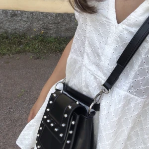 Söt klänning  - Så söt klänning från zara, perfekt till sommaren! Skriv för bättre bilder💗