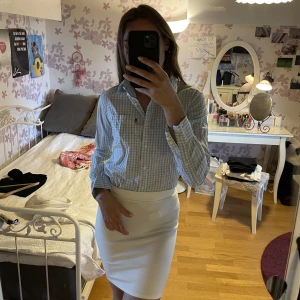 Lexington Skjorta - Lexington skjorta. Stl S, passar M.  100% bomull.  Sparsamt använd. Supersnygg att ha under en crawneck🦋. 