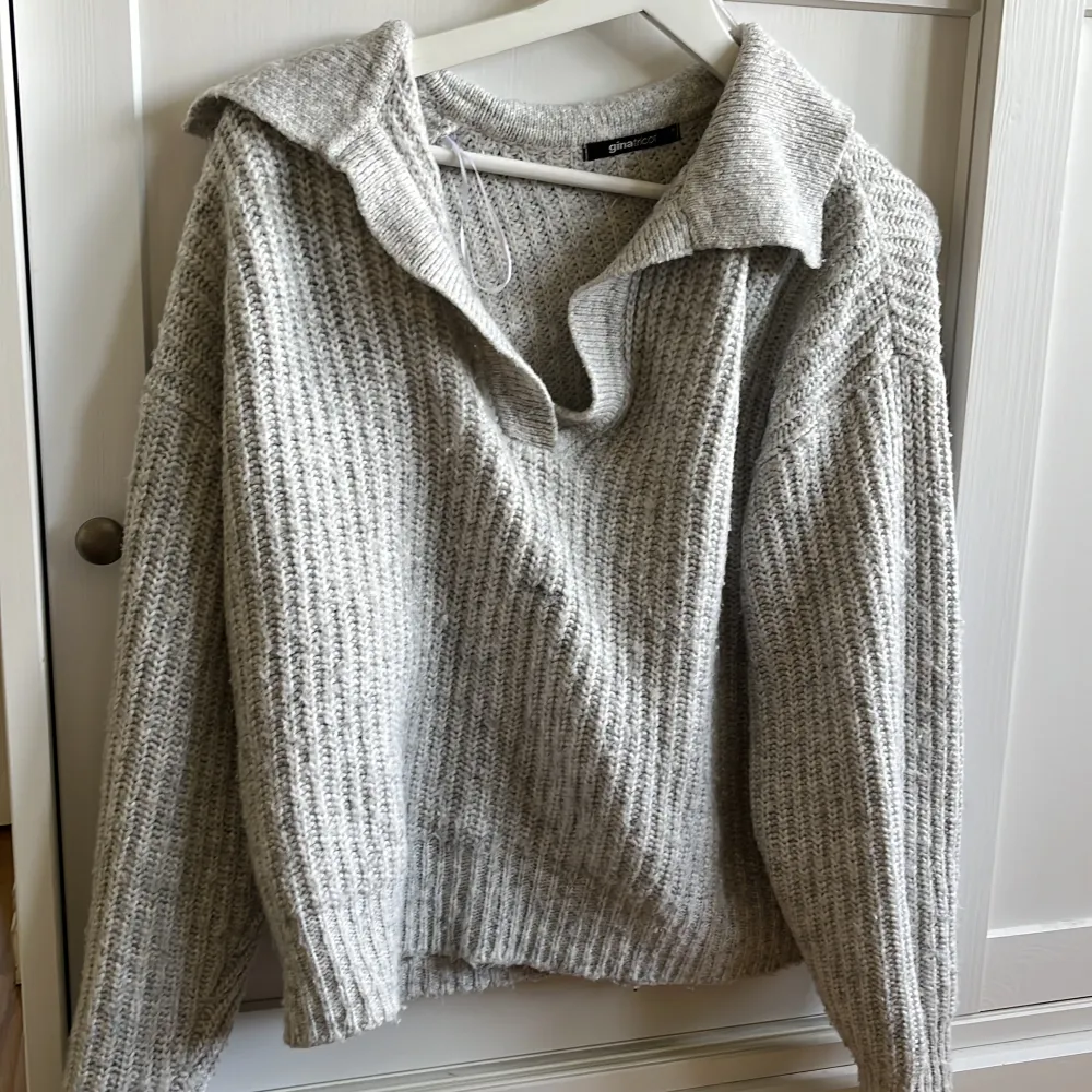 Hej! Säljer nu min fina stickade tröja från Gina tricot i storlek M. Har haft den ett tag men den känns inte alls urtvättad. Kontakta för mer info ❤️ (Pris kan diskuteras). Tröjor & Koftor.
