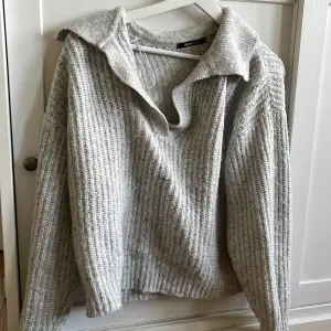 Hej! Säljer nu min fina stickade tröja från Gina tricot i storlek M. Har haft den ett tag men den känns inte alls urtvättad. Kontakta för mer info ❤️ (Pris kan diskuteras)