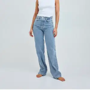 Hej! Säljer nu mina helt oanvända jeans ifrån bikbok i strl 29/32 (köparen står för frakten, 66kr)