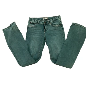 Zara jeans - Säljer mina zara jeans ❤️ knappt använda