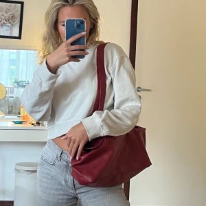 Röd stor väska - Röd stor väska köpt på plick❤️