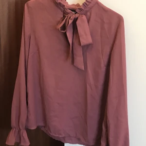 Blus - Blus från Bubbleroom, bra skick.