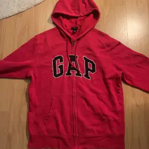 Jättecool gap hoodie! Det är bara att trycka på ”köp nu” om du vill köpa💓