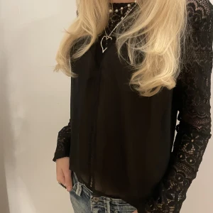 Tröja - Skit snygg blus🥰passar till fest eller vardag!!
