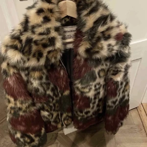 Zadig jacka  - Jättesnygg jacka från zadig Voltaire som tyvärr ej kmr till användning! perfekt nu i höst, skriv för egna bilder🫶 nypris ca 5,5 (säljs inte längre vad jag kan se) 