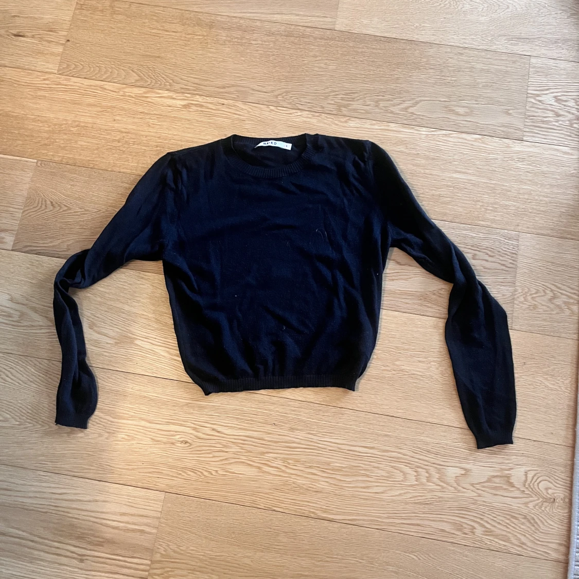 Kroppad tunn stickad tröja 