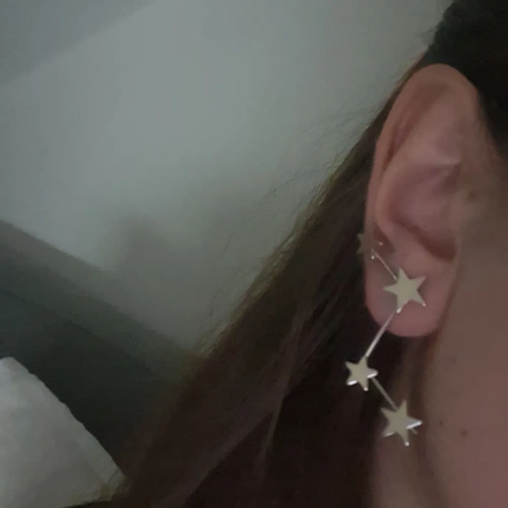 Dessa har jag haft hemma i ett år men inte använt en ända gång, jätte söta och enkla att styla med rätt stil. Asusteet.