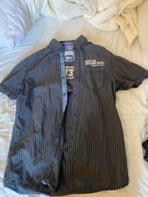 Grå skjorta - Cool skjorta