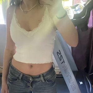 Spets linne - Säljer detta linne med spets då den inte kommit till användning tyvärr